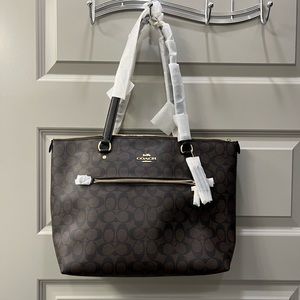Coach Sig Gallery Tote—NWT!!